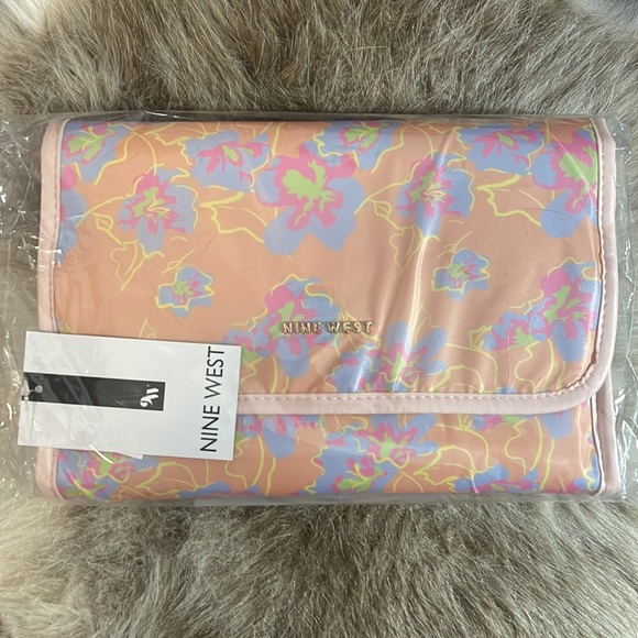 NWT Nine West Hanging Travel Organizer - Picture 5 of 6